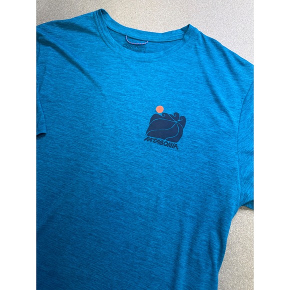 Patagonia Capilene Cool Daily T Shirt Men's Size M Blue Graphic Sun Waves - Picture 2 of 7